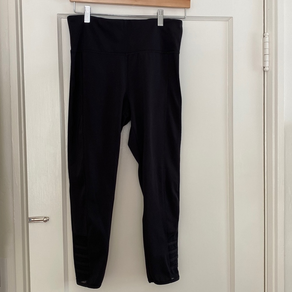 Black yoga pants